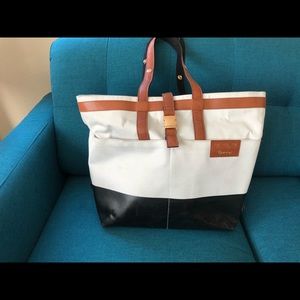 Stylish and functional Rachel Zoe diaper bag